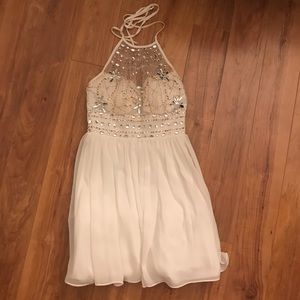 WHITE BACKLESS FORMAL DRESS
